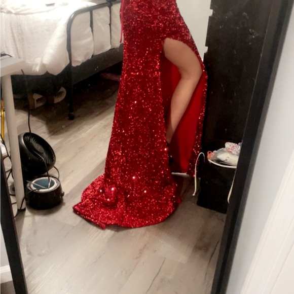 Red prom dress - Picture 4 of 5